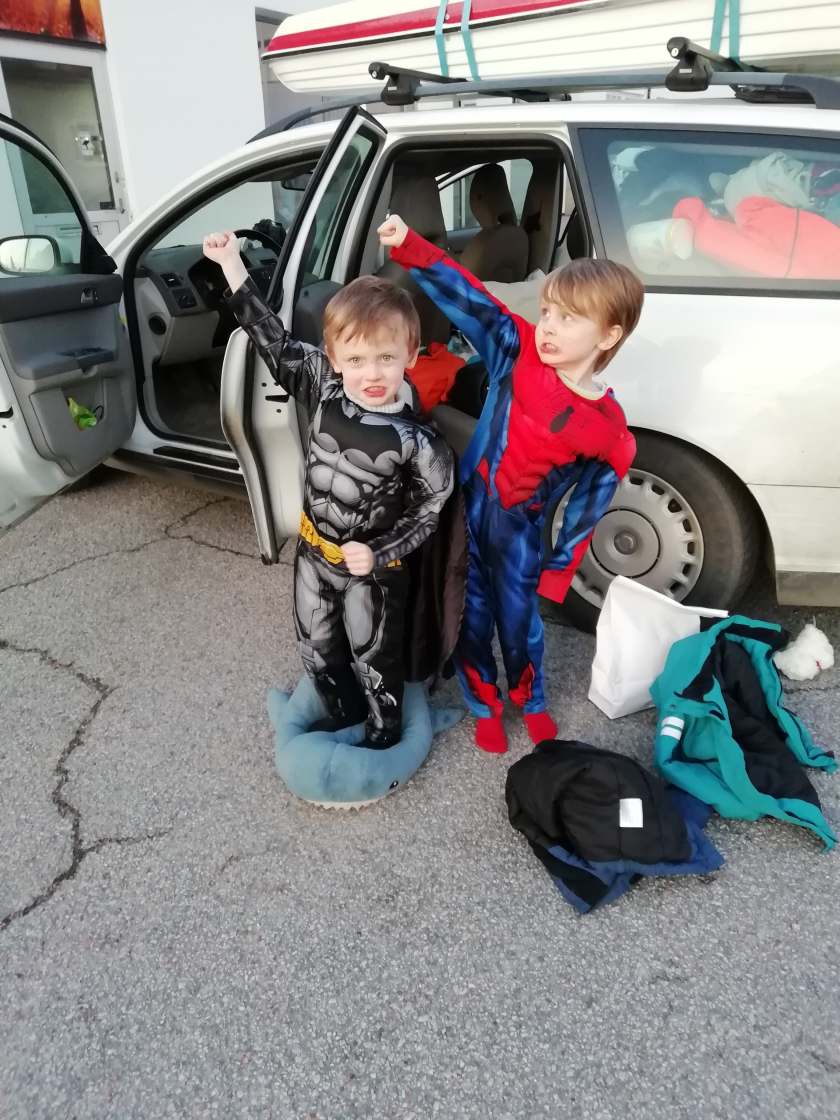 52025762_357937448133812_2871465106602983424_n